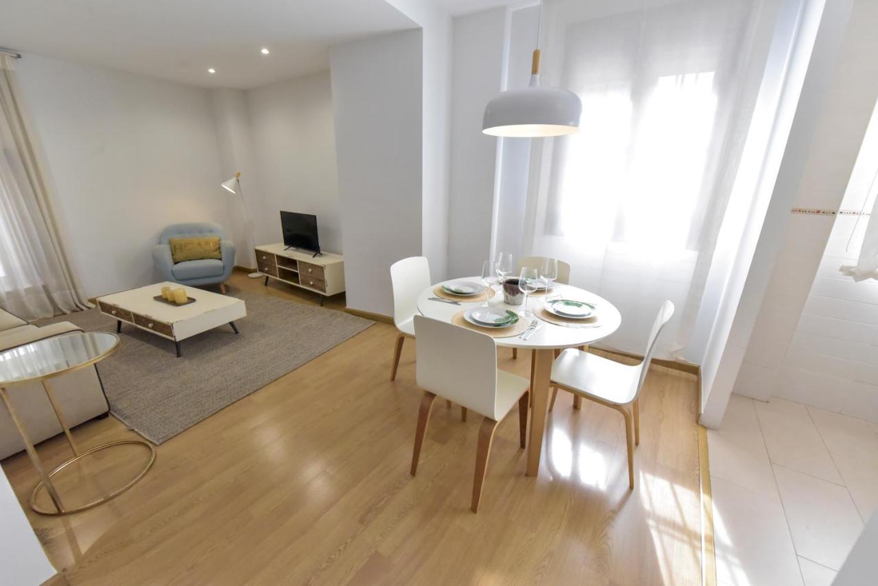 New! Retro Apartment In Central Neighbourhood Севилья Экстерьер фото